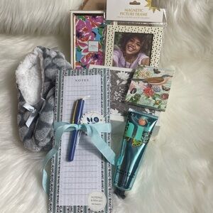 Stationary Frames Slippers Beauty Bundle